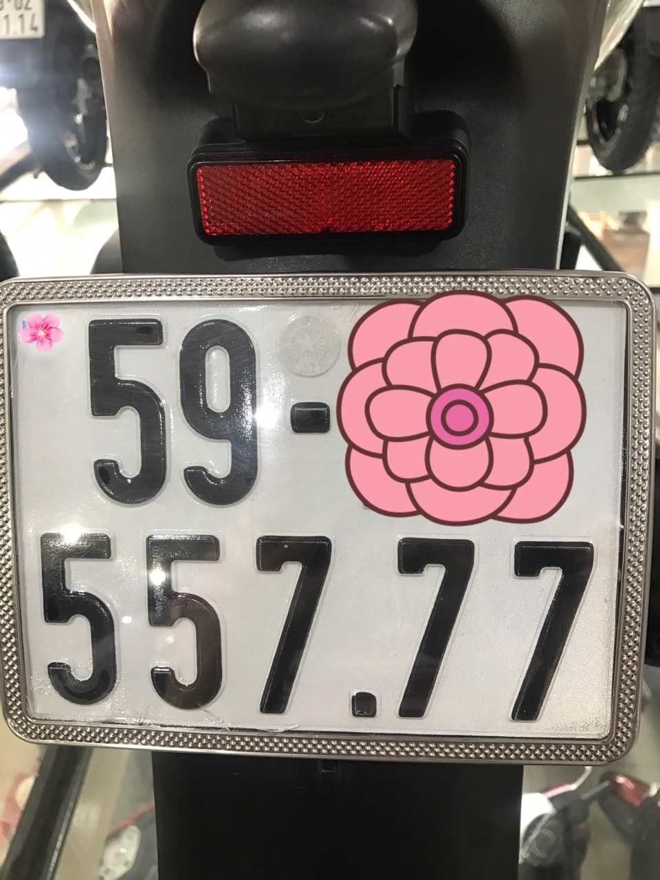 SH150i , xe nhập Ý , màu Trắng - Đen , SM : 111....Mới chạy 3500km . Bao zin 100%.